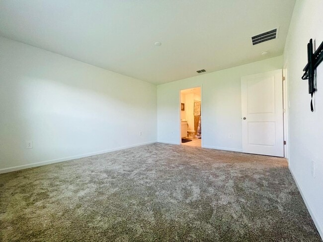 Building Photo - 639 Daring Dr