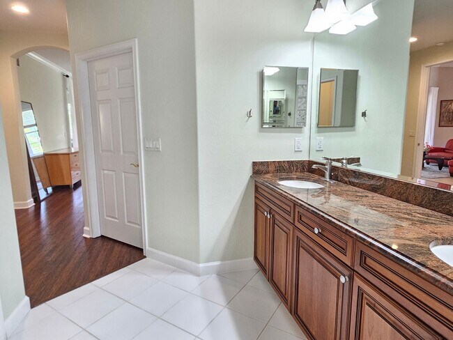 Building Photo - Annual Furnished or Unfurnished 3 Bedroom 2 Bathroom Second Floor Condo in Venetian Golf & River ...