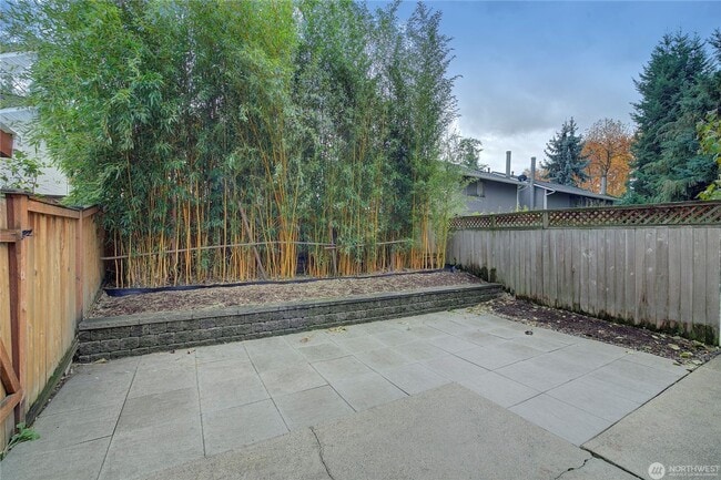 Building Photo - 2Bd/1.5Ba Kirkland Townhome