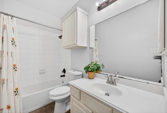 Building Photo - 15226 Olmstead Park Dr