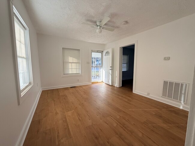 Building Photo - 417 S Hill Ave