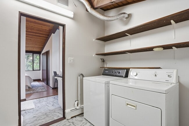 Building Photo - 234 Tophet Rd