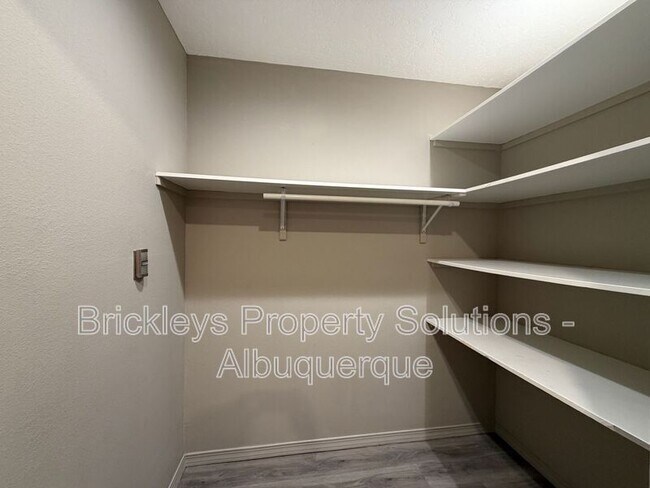 Building Photo - 6812 Nagoya Rd NE