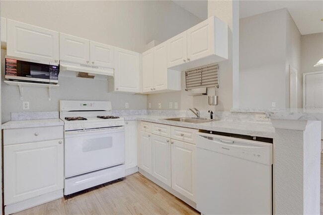 Building Photo - 3343 S Kirkman Rd