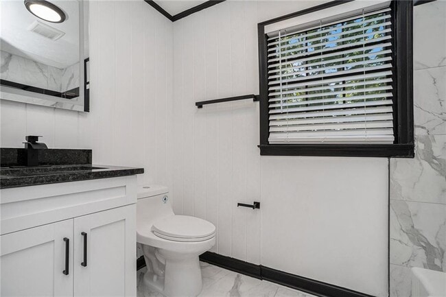 Building Photo - 788 Sherwood Rd N W