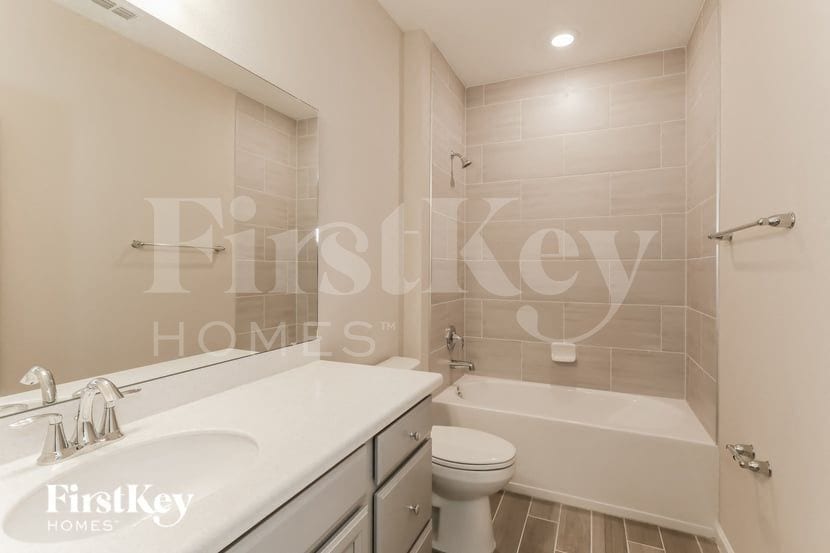 Building Photo - 413 Stone Arbor Ln