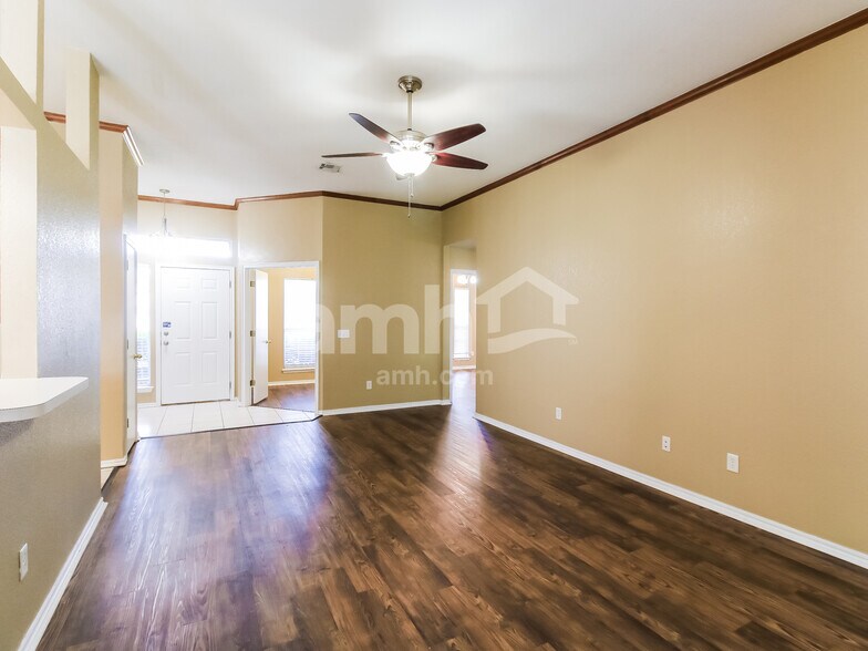 Building Photo - 700 SW 156th Pl