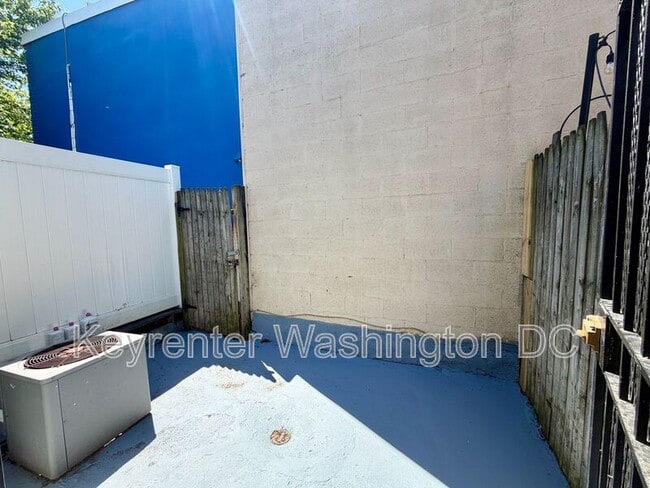 Building Photo - 1537 A St SE