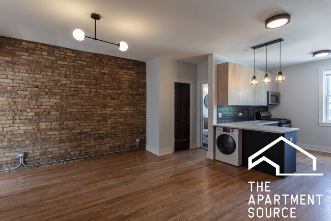 Building Photo - 4011a North Lowell Ave. Unit 3