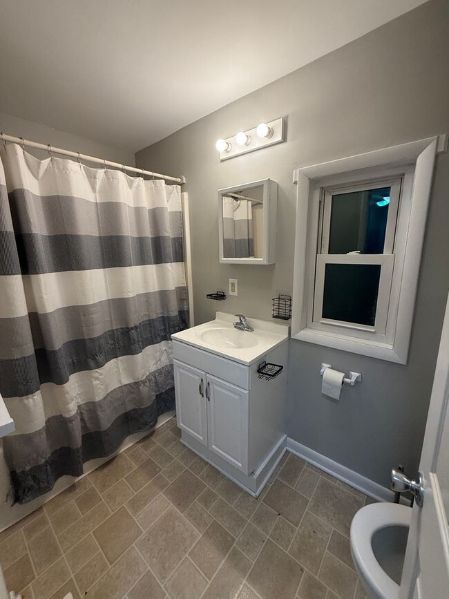 Building Photo - 1018-1020 Cameron Avenue