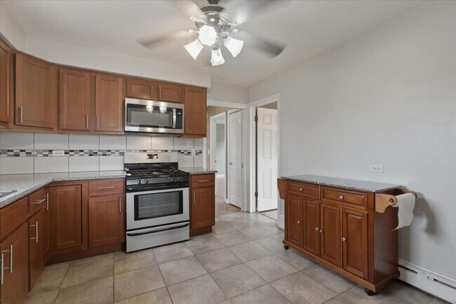 Building Photo - 3018 N Whipple St