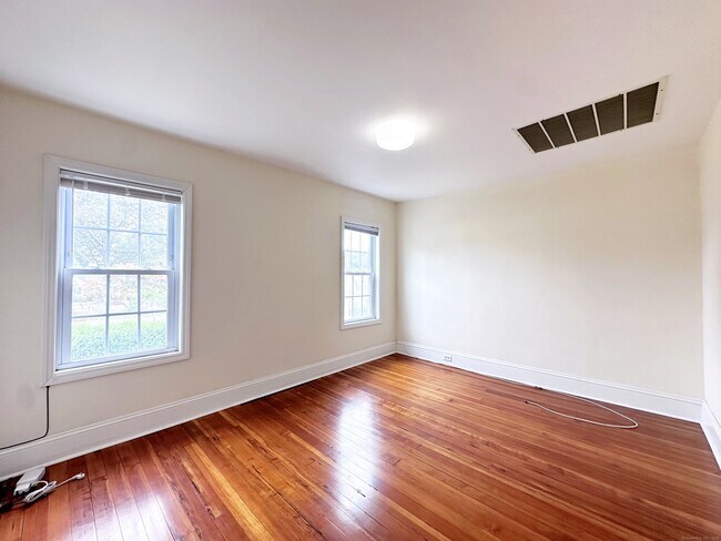 Building Photo - 66 Veres St