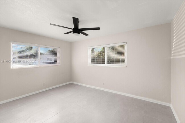 Building Photo - 1305 NE 2nd Ave