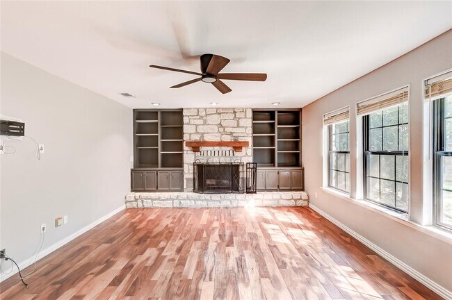 Building Photo - 10905 Wintergreen Hill
