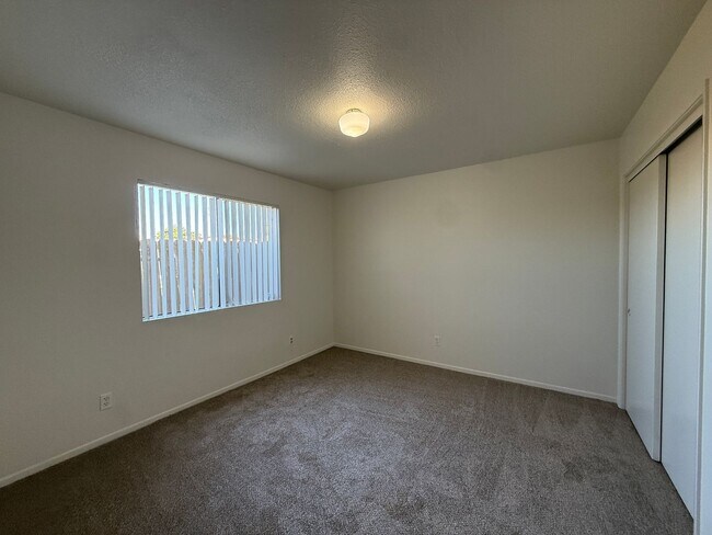 Building Photo - S12000