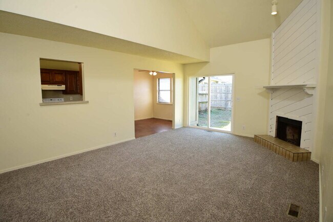 Building Photo - Spacious 3-Bedroom Home in Jenks School District with Bonus Loft & Private Patio