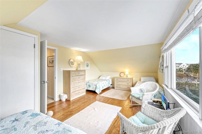 Building Photo - 170 Beach Ln