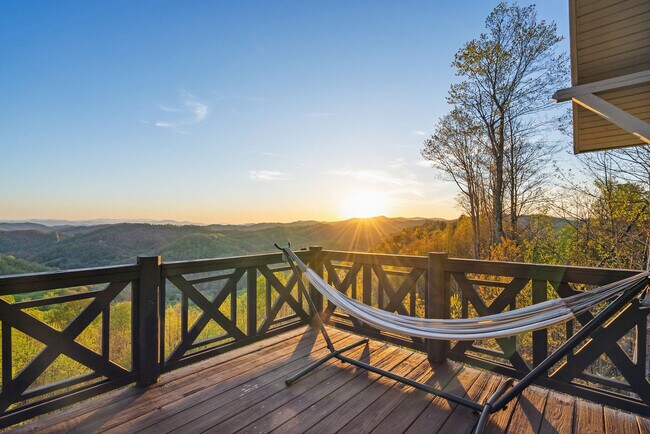 Building Photo - 140 Mystic Ridge Dr