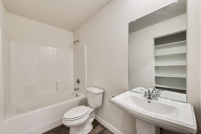 Building Photo - 1517 Sheri Ln S