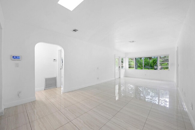 Building Photo - 1311 Monroe St