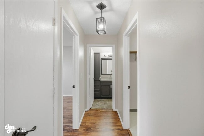 Building Photo - Charming 2BD/1BA Condo