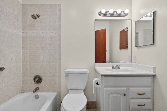 Building Photo - Adorable Single Family Home