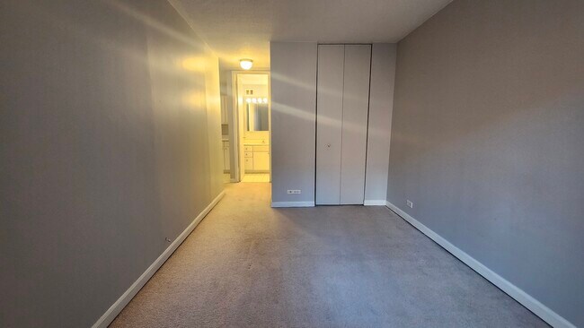 Building Photo - 1339 N Dearborn St