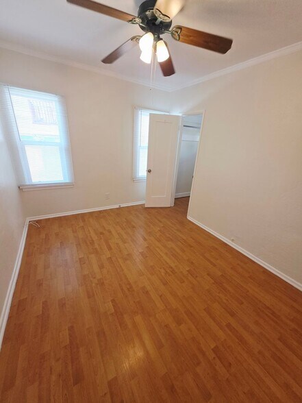 Building Photo - 449 W Harvard St