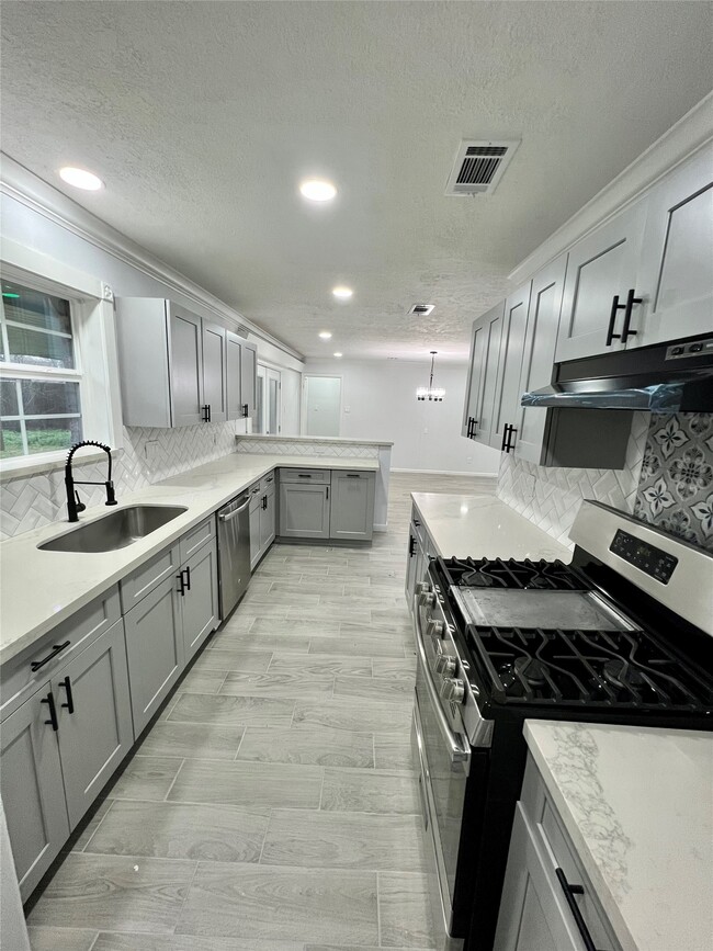 Building Photo - 1710 Longhorn Dr