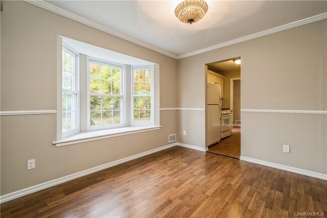 Building Photo - 27 The Knolls