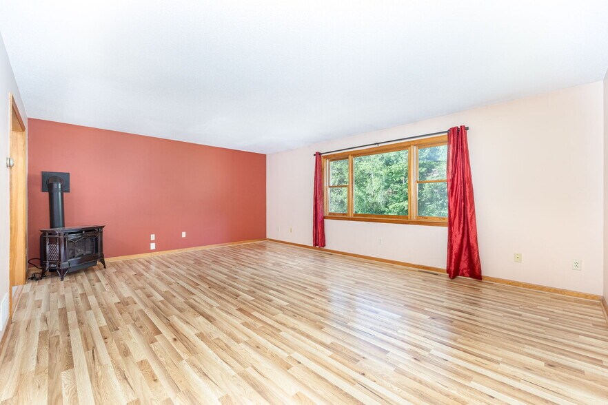 Building Photo - 84 Eastwood Dr