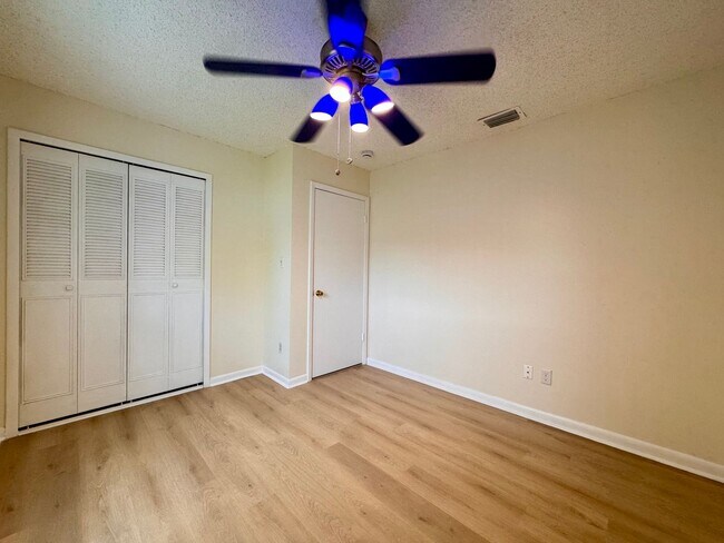 Building Photo - Charming 3 Bed/2 Bath Single Family Home in Winter Park!