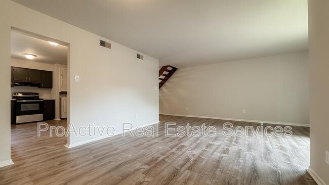 Building Photo - 1373 E Tanners Creek Dr