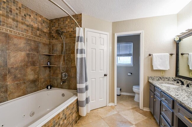 Building Photo - 115 Pine Manor Dr