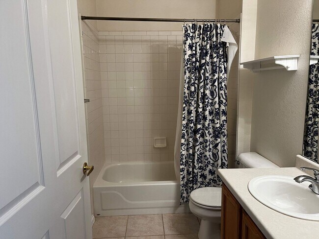 Building Photo - Spacious Townhouse Available in Lafayette