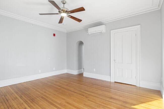 Building Photo - 303 Islington St