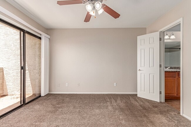Building Photo - Awesome 2-Level Condo in Prime Scottsdale ...