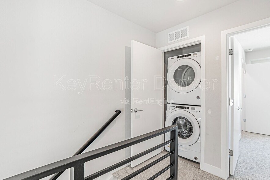 Building Photo - 5535 W 10th Ave