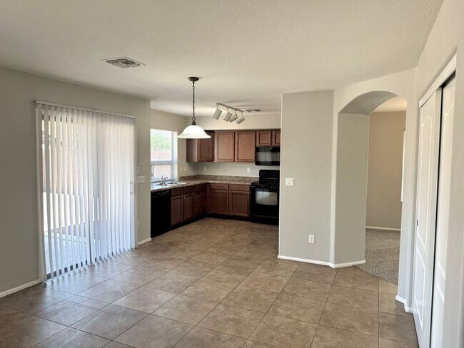 Building Photo - Stunning 4Bedrooms/2.5 Bath Home!