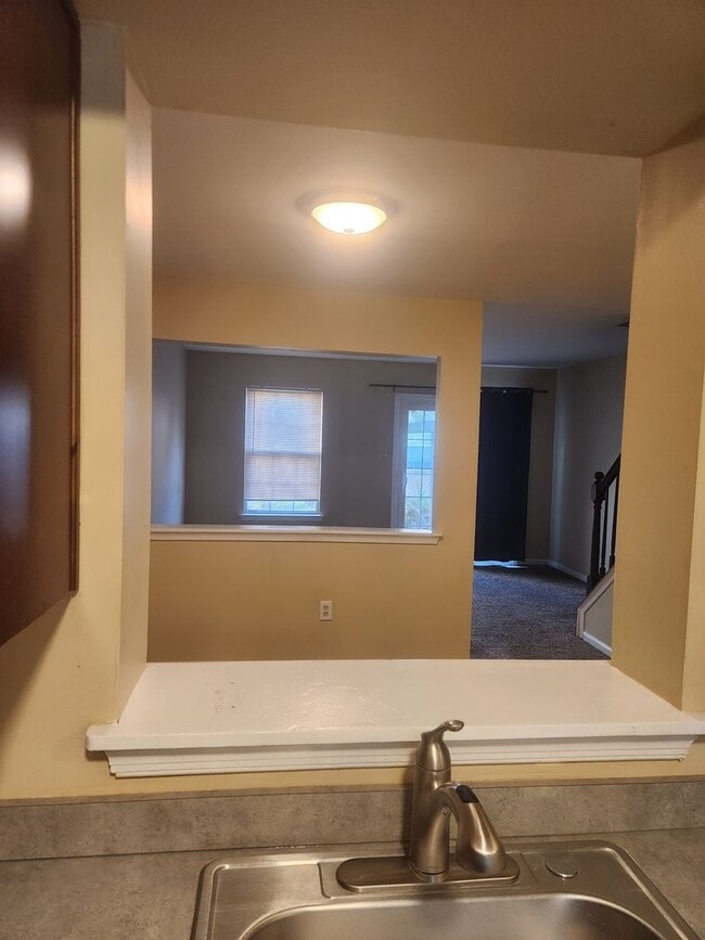 Building Photo - Patriot's Ridge 2 Bd / 1.5 Bth Condo in Ce...