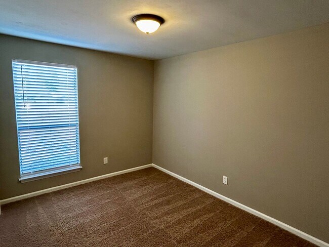 Building Photo - 235 Cavalier Dr