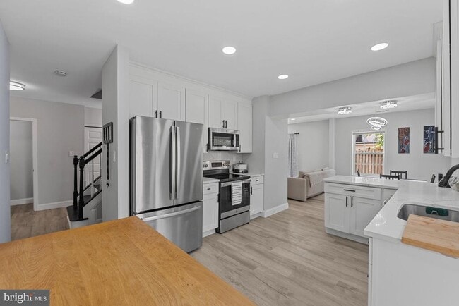 Building Photo - 6117 Blue Whale Ct