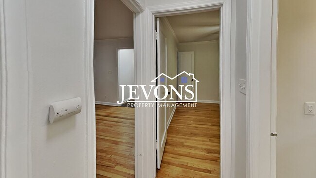 Building Photo - Beautiful single-family home in Seattle