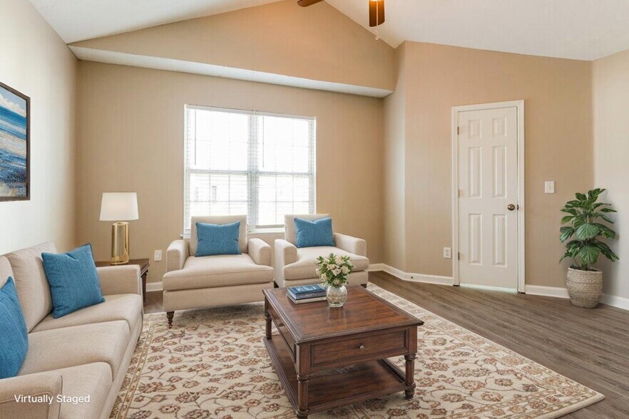 Building Photo - 425 Village Bluff Dr