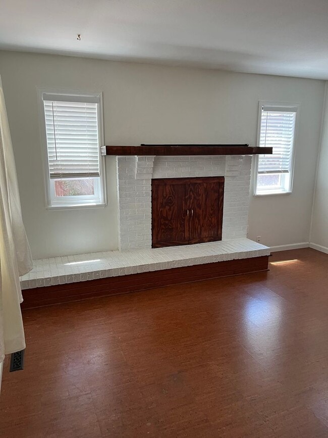 Building Photo - 4 Bedroom Gardener's Delight With Rooftop Patio, Privacy and Covered Parking