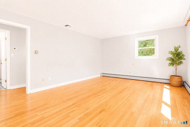Building Photo - 677 Woodtick Rd