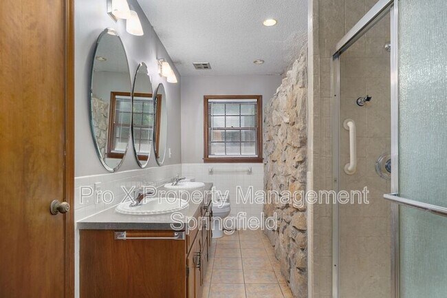 Building Photo - 5519 S Dollison Ave