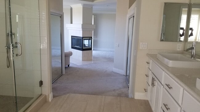 Building Photo - Fantastic and large home with forever view...