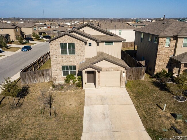 Building Photo - Move in Ready 3 Bedroom Two-story Home