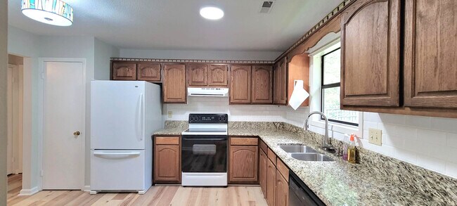 Building Photo - 1607 Burnley Dr